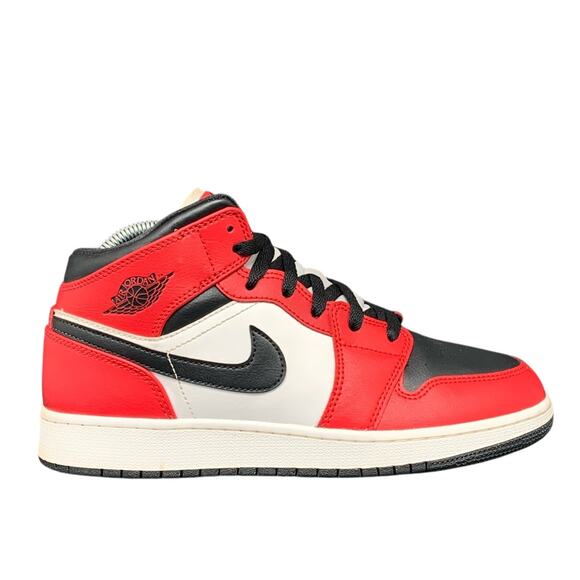 Jordan 1 Mid Chicago Black Toe Basketball Shoes 554725-069 Women’s Sz 8 - Picture 5 of 10